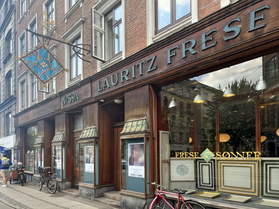 frederiksberg facade butik træ